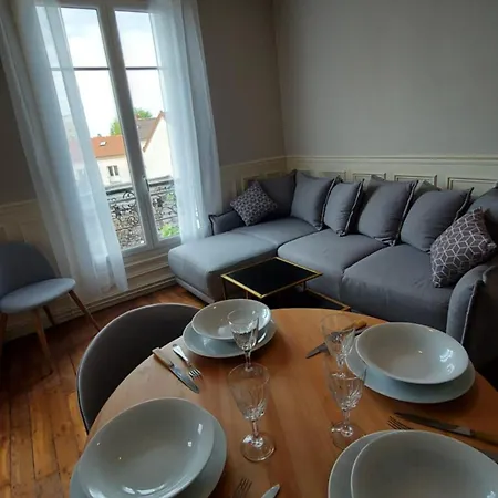 Colombes Apartment *